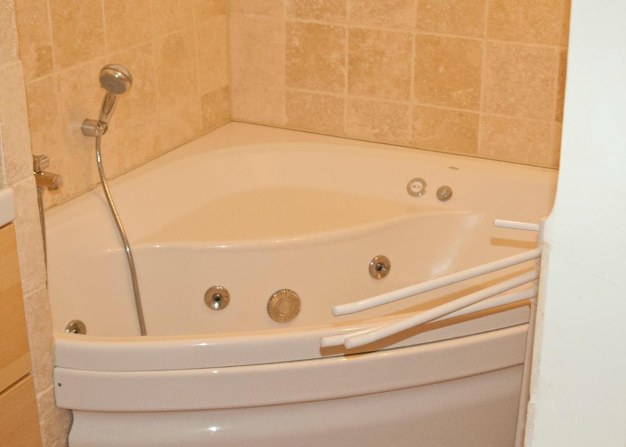 Chambre D'Hotes & Gites Vacances-En-Luberon Reillanne Ngoại thất bức ảnh